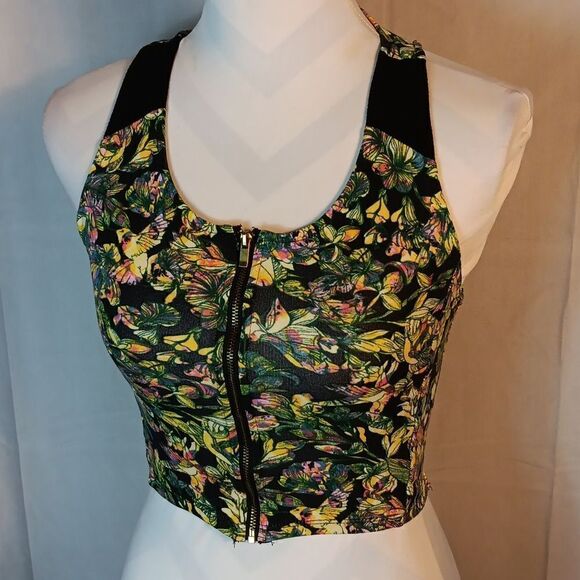Ambar Cropped Racerback Tanktop - Picture 1 of 5
